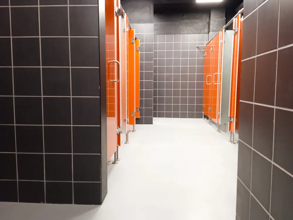 Pavimento em balneários de ginásio