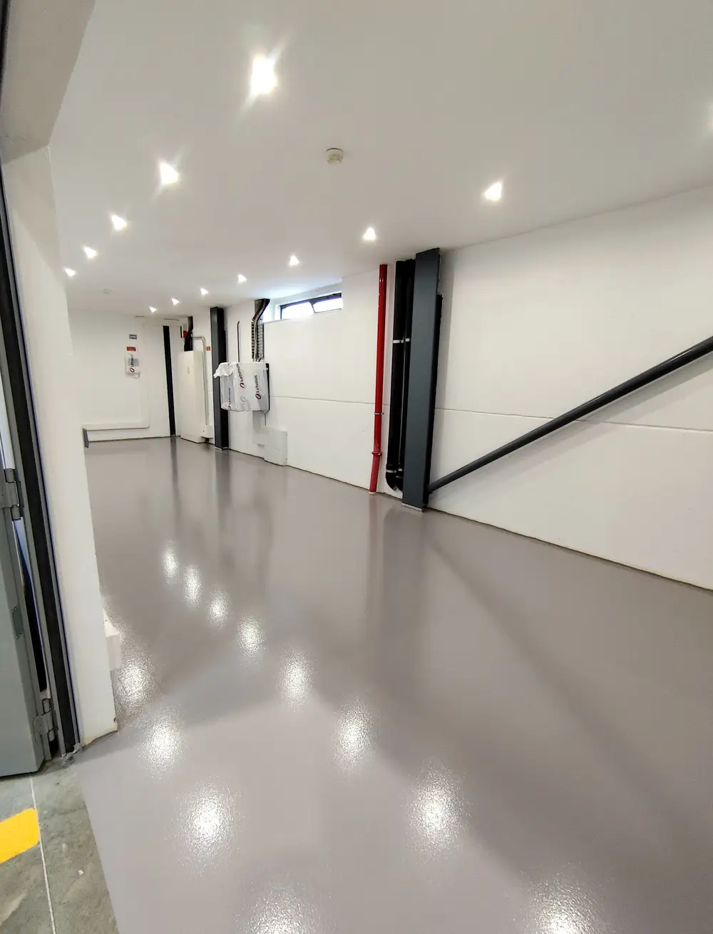 Pavimento em indústria de bobinagem