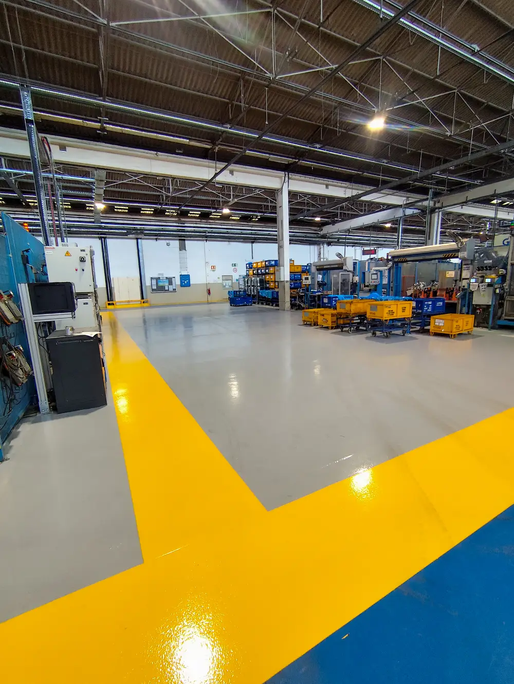 Pavimento em indústria automotiva