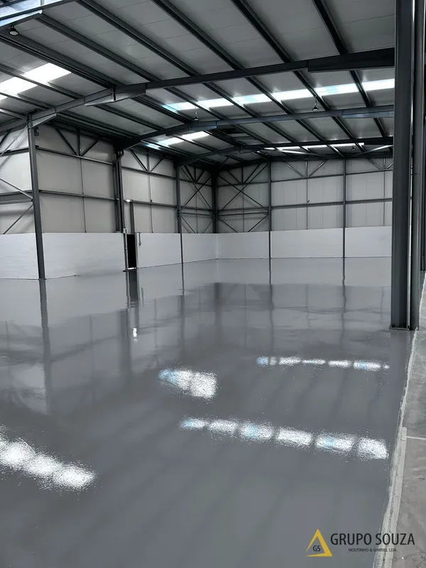 Armazém Logístico - Seixal image 1